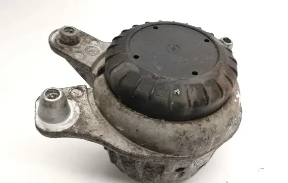Mercedes-Benz C W205 Engine mount bracket A2052406417