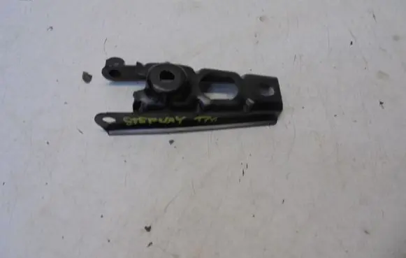 Dacia Sandero Engine mounting bracket
