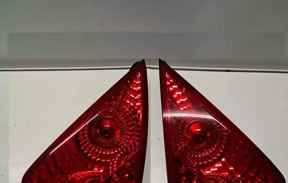 Tailgate rear/tail lights