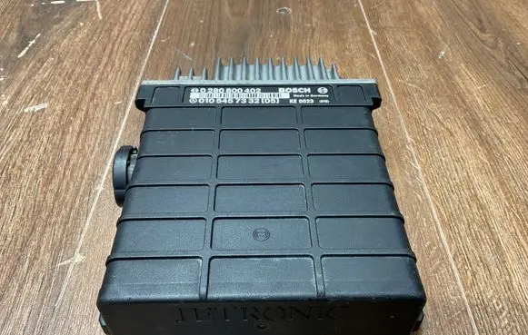 Mercedes-Benz E W124 Engine control unit/module 0280800402 0105457332