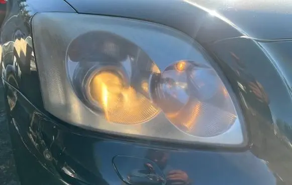 Toyota Avensis Verso Headlight/headlamp 