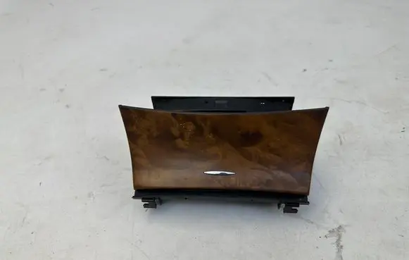 Chrysler 300C Ashtray (front) 