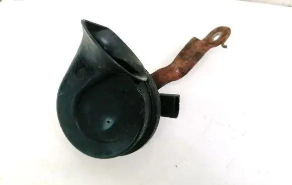 Volkswagen Touareg I Horn signal E1000209