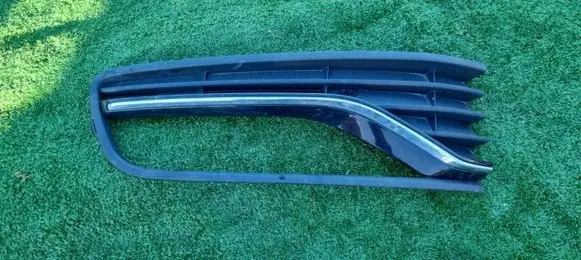 Volkswagen Polo V 6R Front grill 6C0853665D 5239702N