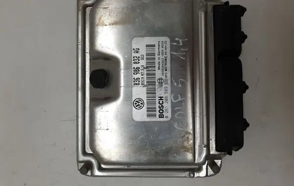Volkswagen Golf V Engine control unit/module 03G906032AG 0261208589