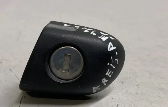 BMW 3 E46 Front door handle cover 51218253477 8253477