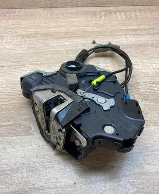 Toyota Avensis T270 Rear door lock A046693 W49J2021