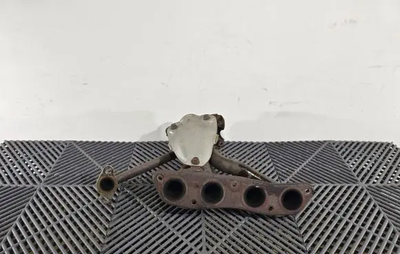 Lexus CT 200H Exhaust manifold