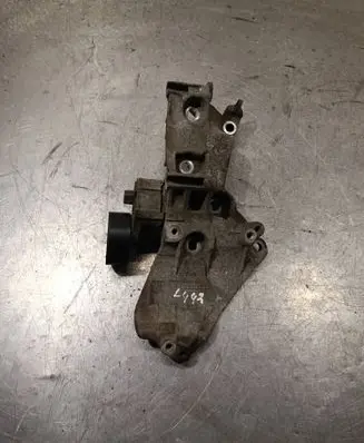 Nissan NV200 Generator/alternator bracket 8200669495
