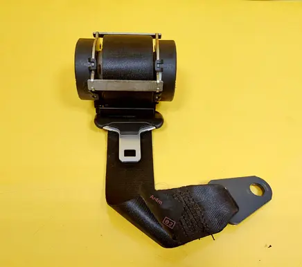 Rear seatbelt