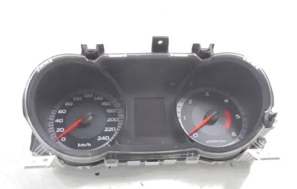 Mitsubishi Lancer VIII Speedometer (instrument cluster) 8100A115