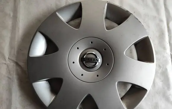 Nissan Almera N16 R16 wheel hub/cap/trim 40315AV610