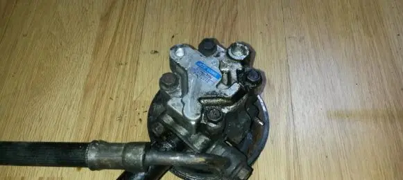 Mitsubishi Galant Power steering pump mr403523