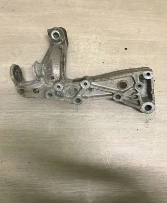 Volkswagen Golf V Engine mounting bracket 1K019929