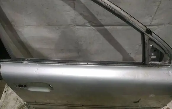 Volvo XC90 Front door glass trim molding 