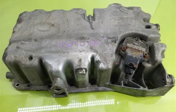 Volkswagen PASSAT B6 Oil sump 06F103603