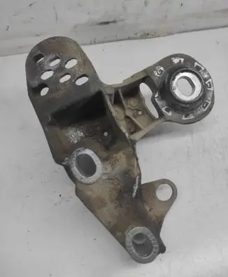 Audi A4 S4 B7 8E 8H Engine mounting bracket 8E0199351m