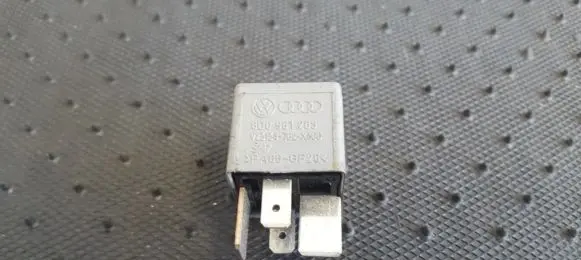 Volkswagen PASSAT B5 Other relay 8D0951253 V23134-J52-X300