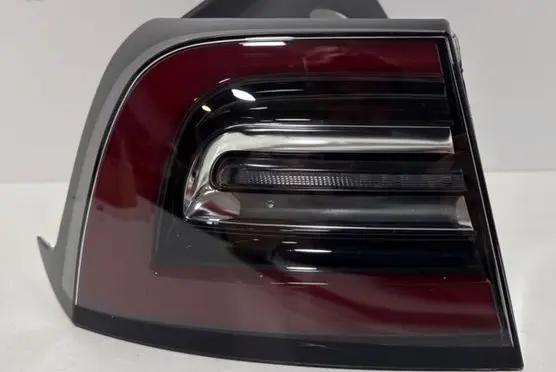 Tesla Model 3 Rear/tail lights 107739900g 1077399-00-g 1077399