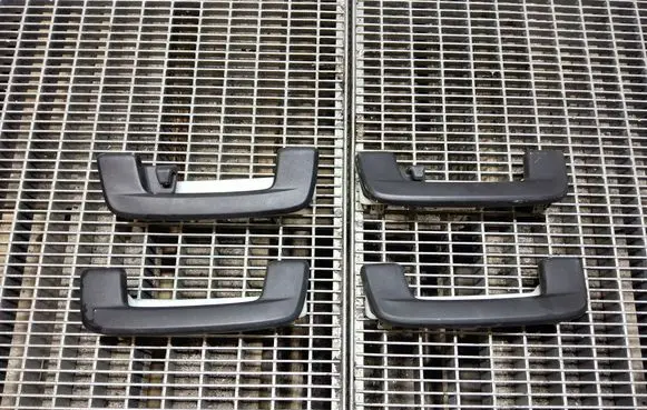 Volkswagen ID.3 A set of handles for the ceiling 