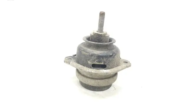Volkswagen Touareg I Engine mount bracket