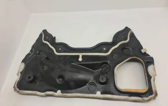 BMW 7 G11 G12 Heat shield in engine bay 7347025