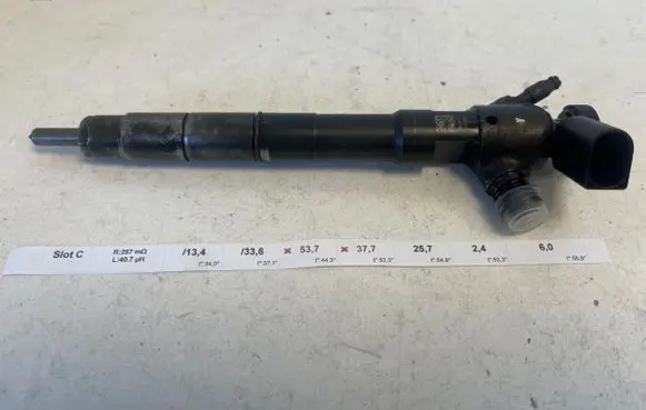 Skoda Octavia Mk3 (5E) Fuel injector 04L130277D