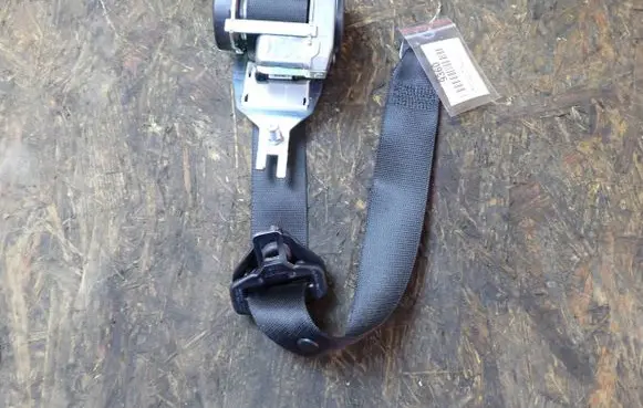 Mercedes-Benz GL X166 Rear seatbelt A1668601085