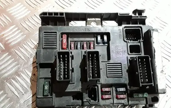Peugeot 206 Fuse module BSMB2