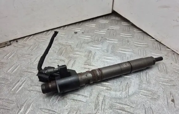 Volvo C30 Fuel injector 31303238 0445116046
