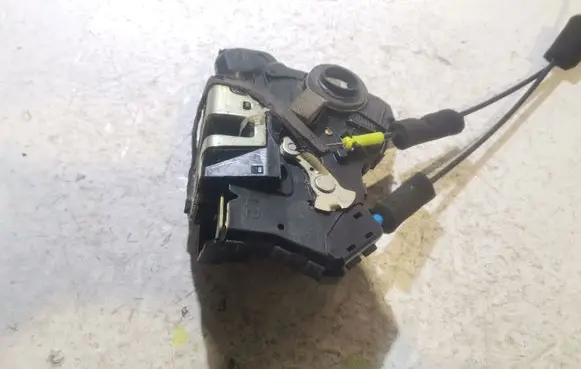 Lexus RX 330 - 350 - 400H Front door lock 332500