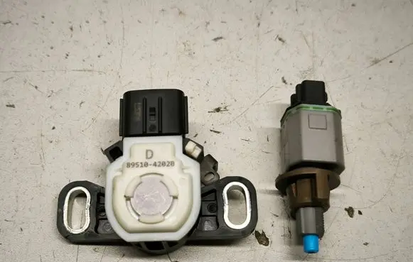 Lexus RX V Brake pedal sensor switch 8951042020