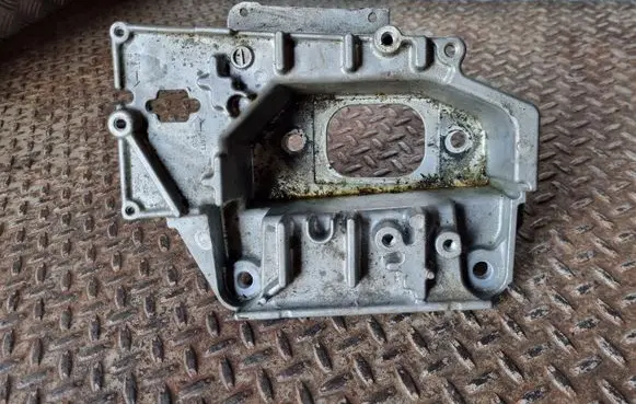 Nissan Juke I F15 Gearbox mounting bracket
