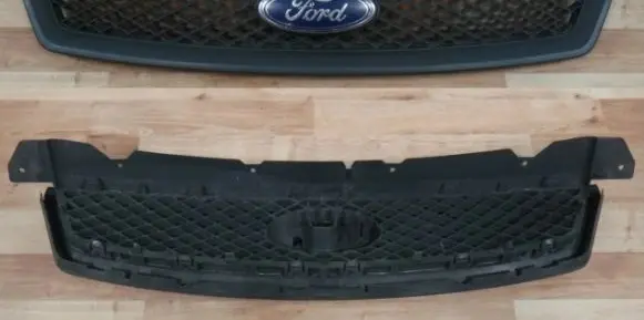 Ford Focus Front grill 3240779