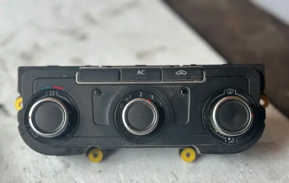 Volkswagen Transporter - Caravelle T5 Climate control unit 7E5907047BC