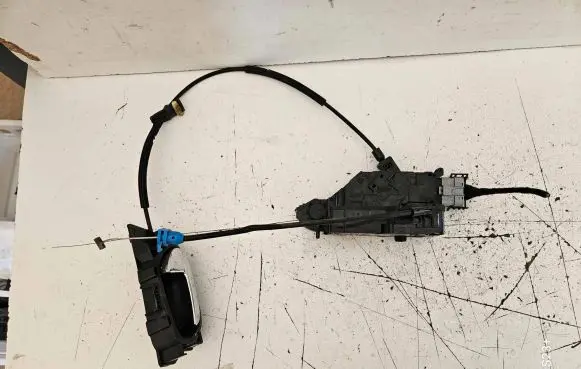 Citroen C4 I Picasso Front door lock 24094158