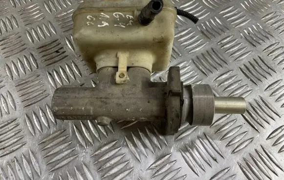 Volkswagen Golf IV Master brake cylinder 21027099