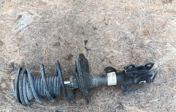 Toyota Avensis T270 Front shock absorber with coil spring
