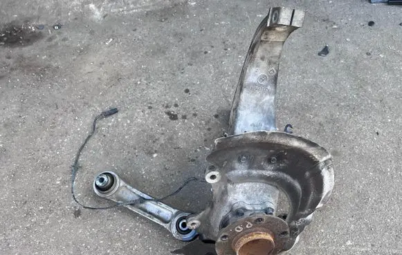 BMW 5 F10 F11 Front wheel hub spindle knuckle