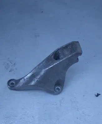 Audi A4 S4 B7 8E 8H Engine mounting bracket 8E0199307S