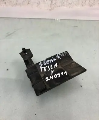 Tesla Model Y Sill supporting ledge 1555376-00-C