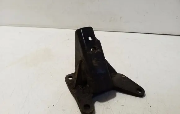 Mitsubishi Pajero Engine mounting bracket