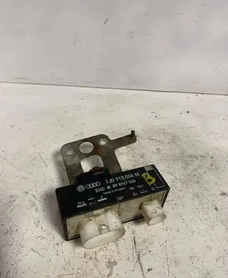 Skoda Roomster (5J) Coolant fan relay 1J0919506M 898967000