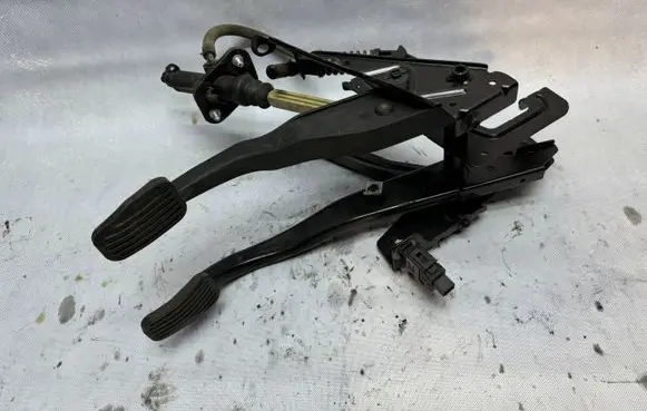 Volvo S60 Pedal assembly 