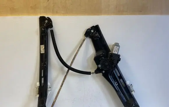 BMW X3 F25 Front door window regulator with motor 7258533