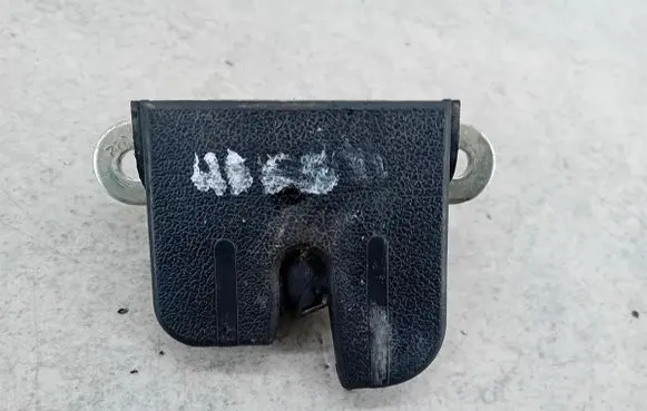 Volkswagen Touran I Tailgate lock latch 1T0827505D