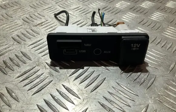 Land Rover Discovery Sport USB socket connector FK72-19C166-BD