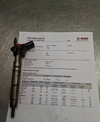 Mercedes-Benz R W251 Fuel injector A6420700587 060711 0445115
