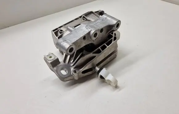 Engine mount bracket