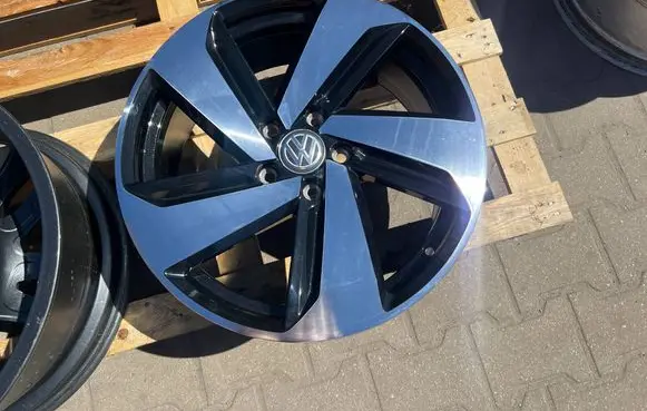Volkswagen Golf VII R18 alloy rim 5G0601025CN